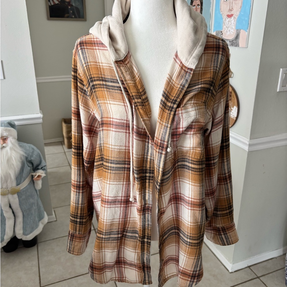American Eagle Outfitters Tan and Brown Plaid Shirt